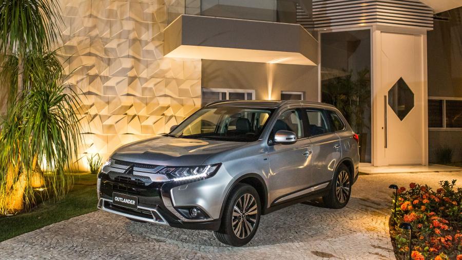  Mitsubishi Outlander HPE-S 2018 года  (LA) (фото 12 из 40)